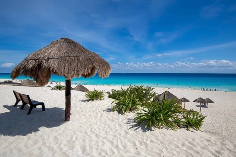 Mexico, Playa Delfines, Dolphin Beach n Riviera Maya in Cancun, Central America