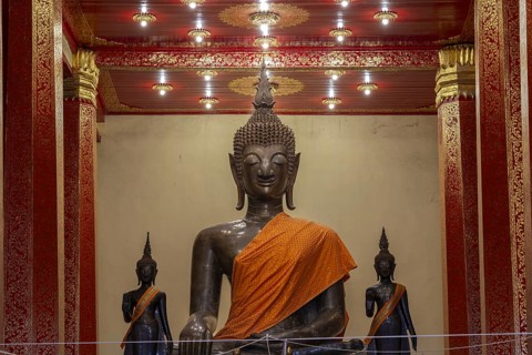 Buddha statue, Bhumispara-mudra, Buddha Gautama at the moment of enlightenment, Wat Ong Teu,