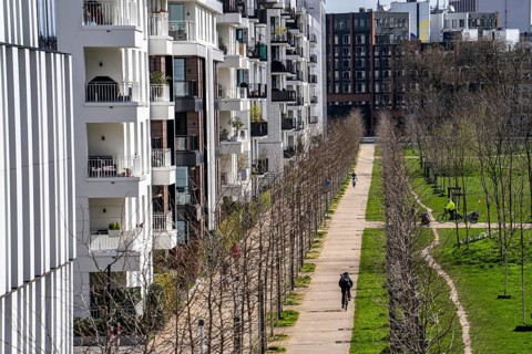 Modern residential neighbourhood along Toulouser Allee, high-rise buildings with flats and offices,