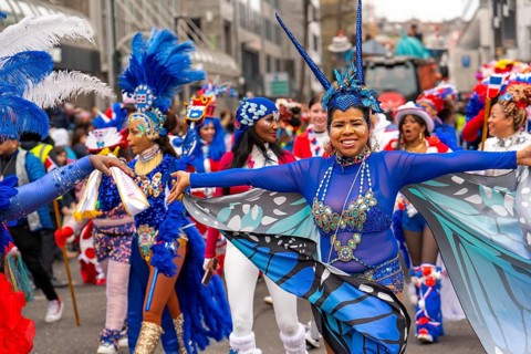 Rose Monday parade in Düsseldorf, groups of carnival societies and other participants in the street