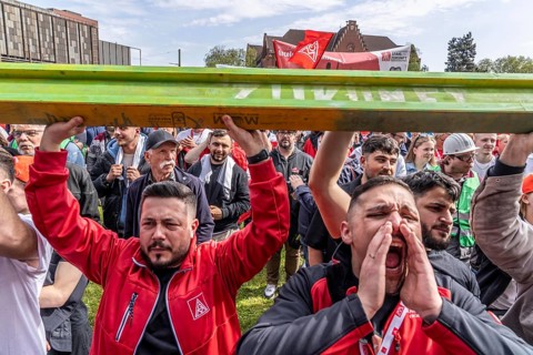 Demonstration of many thousands of steelworkers in front of the headquarters of ThyssenKrupp Steel