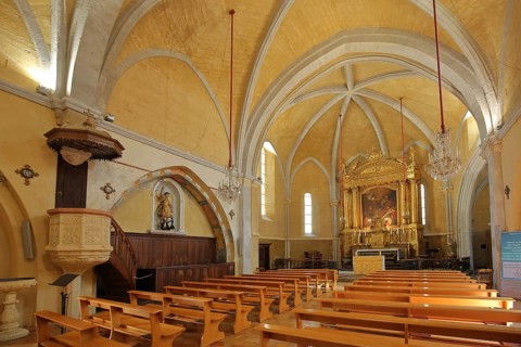 Interior view of Saint Michel church, pulpit, chancel with painting, pews, Salon-de-Provence,