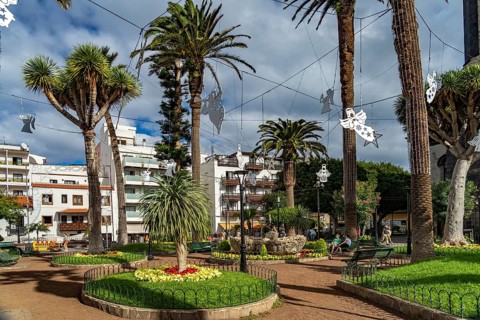 Fountain in the Plaza de la iglesia, Puerto de la Cruz, Tenerife, Canary Islands, Spain, Europe