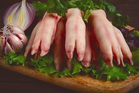 Raw, pig's feet, young piglet, piglet's hooves