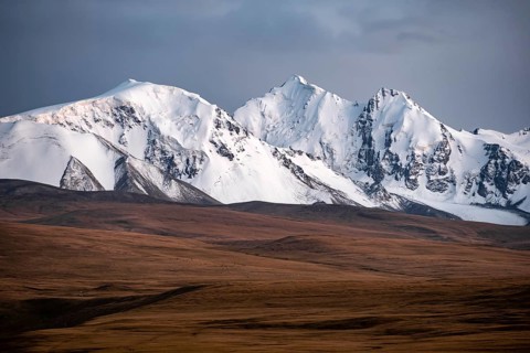 Glaciated and snow-capped mountains, dramatic landscape, high plateau, autumnal mountain landscape