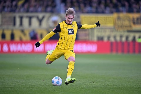 Julian Brandt Borussia Dortmund BVB (10) Action on the ball Voith-Arena, Heidenheim,