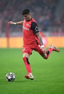 Piero Hincapie Bayer 04 Leverkusen (03) Action on the ball UEFA Champions League Allianz Arena,