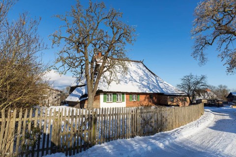 Thatched house in the snow, Hoben, Wismar, Mecklenburg-Vorpommern, Germany, Europe