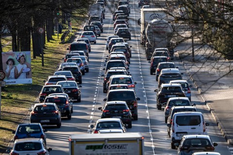 City centre traffic, 3-lane Westfalendamm, federal highway B1, heavy traffic, Dortmund, North