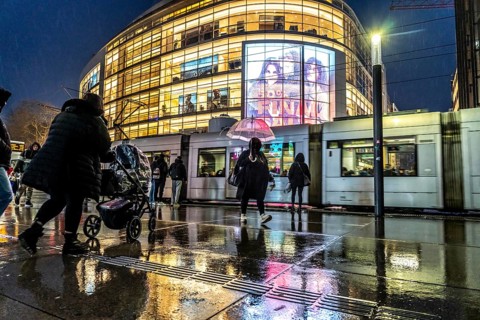 Schadowstraße, city centre, shopping street, pedestrian zone, winter, rainy weather, P&C clothing