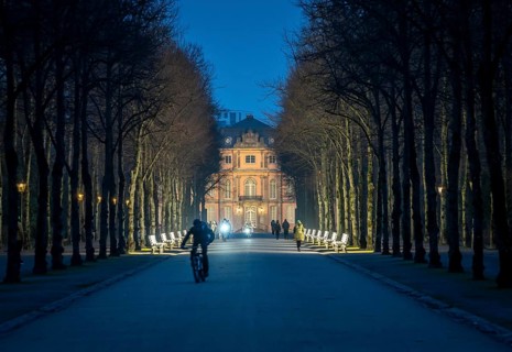 The light benches by artist Stefan Sous in the Hofgarten, entitled UV-A UV-B, 14 completely