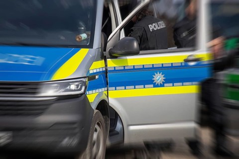 Police operation in Bavaria: Police officers and police vehicles in Bavaria (symbolic image police