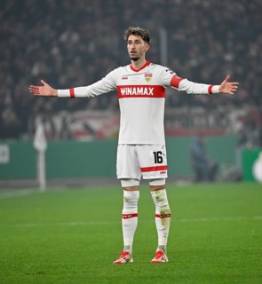 Atakan Karazor VfB Stuttgart (16) Gesture Gesture DFB Cup, MHPArena, MHP Arena Stuttgart,