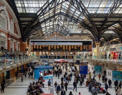 Concourse busy with passengers, Liverpool Street railway station, London, England, UK