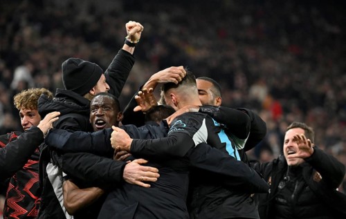 Unrestrained goal celebration in stoppage time, coach Xabi Alonso Bayer 04 Leverkusen Patrik Schick