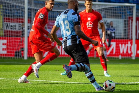Football 3rd division, season 2024/25, matchday 8: Waldhof Mannheim vs Rot-Weiß Essen. On the ball:
