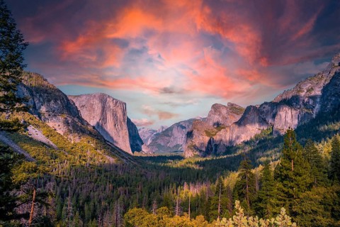 Tunnel View Overlook in a gorgeous summer sunrise, Yosemite National Park, California. United