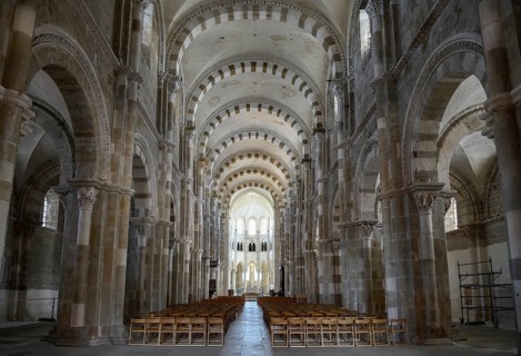 Nave of the early Gothic basilica Sainte-Marie-Madeleine, Vézelay, Département Yonne, Region