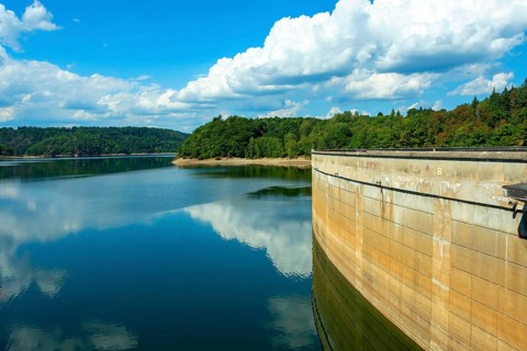 Bort-les-Orgues. Dam holding back the waters of the Dordogne. Hydroelectric power station exhibited