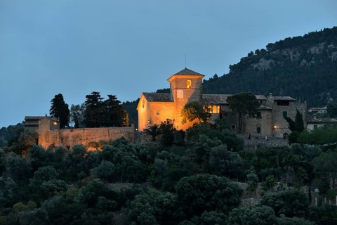 Iglesia de San Juan Bautista church in the evening light, Deià, Serra de Tramuntana, Majorca,