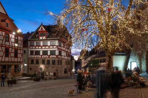 Albrecht Dürer House with tree of lights in the evening at Christmas time, Tiergärtnertorplatz,