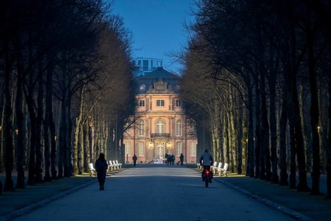 The light benches by artist Stefan Sous in the Hofgarten, entitled UV-A UV-B, 14 completely