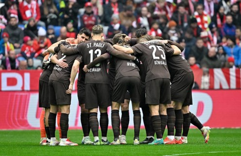 Team building, team circle in front of the start of the match FC St. Pauli Allianz Arena, Munich,