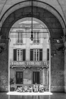 Art students drawing a vault, black and white photograph, Pisa, Tuscany, Italy, Europe