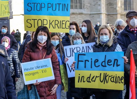 Wesel, North Rhine-Westphalia, Germany, Demonstration against Putin's war in Ukraine. Peace