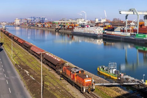 The port of Mannheim is one of Europe's most important inland ports and container terminals. Sea