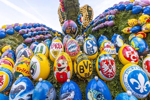 The Easter fountain in Schechingen has around 13, 000 hand-painted eggs. This makes it one of the