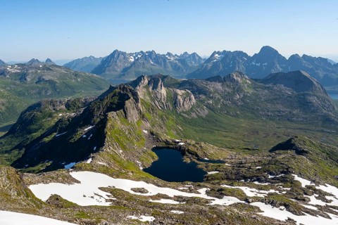 View of mountain landscape, mountain panorama, at the summit of Rundfjellet, Lake Hellskarvatnet,