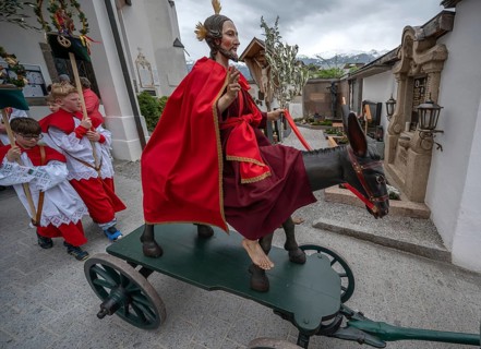 Start of the Palmesel procession, tradition since the 18th century, Parish Church of the Assumption