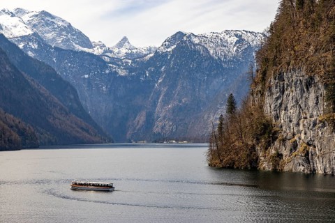 Excursion boat on the Königssee, behind the Steinerne Meer, Berchtesgaden National Park, Schönau am