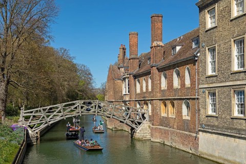 Punting, punting, Mathematical Bridge, Queens' College, River Cam, Cambridge, England, Great