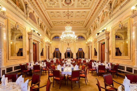 Albrechtsberg Palace, Crown Hall