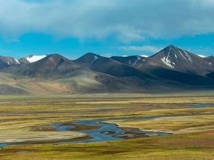 Mountain landscape and wide plain with river, highlands of Tibet, China, Asia