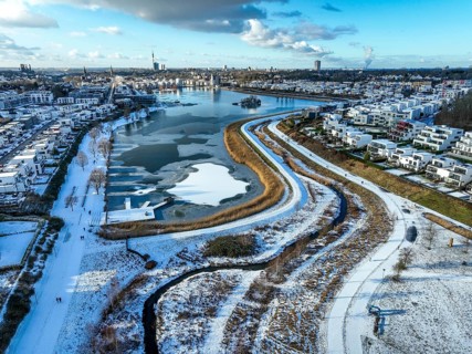 Dortmund, North Rhine-Westphalia, Germany, Phoenix Lake in winter with snow, renaturalised Emscher