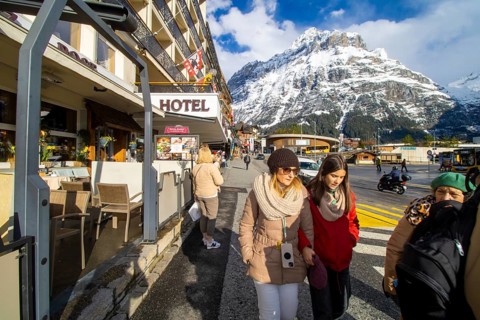28 March 2024: Lively tourism in the week in front of Easter in the popular Swiss holiday resort of
