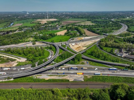 Duisburg, North Rhine-Westphalia, Germany, Kaiserberg motorway junction. The busy area with the A40