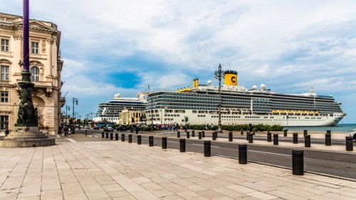 Piazza Unità d'Italia borders directly on the sea with cruise ships, Trieste, harbour city on the