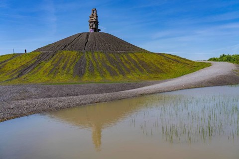 Rheinelbe spoil tip in Gelsenkirchen, 100 metre high spoil tip, landscape park, with the sculpture