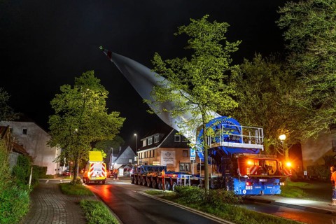 Transport of a 68 metre long, 22 tonne blade of a wind turbine, here in Breckerfeld-Waldbauer, with