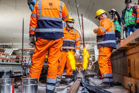 The last rails are being welded at the new main station. All the rails are now in place between