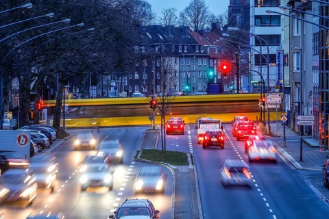 After-work traffic in the environmental zone on the B 224 Alfredstraße in Rüttenscheid, Essen, Ruhr