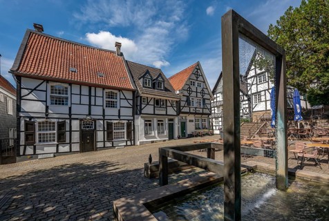 The old town centre of Essen-Kettwig, Ruhrstrasse, Weberbrunnen, Essen North Rhine-Westphalia,