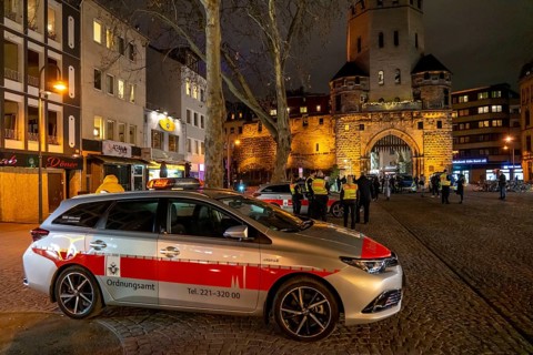 Cooperation with the public order office and the police, checking whether the Corona rules are