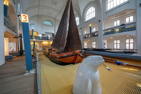Museum of German Inland Navigation, in the former Ruhrort indoor swimming pool, in Duisburg, cargo