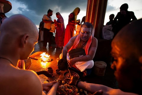 Hindu priest with pilgrims at the fire ritual at Ghat Agni Theertham, Rameswaram, Pamban Island,