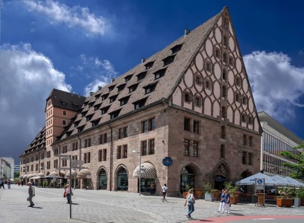 Historic toll hall, built 1498-1502, former granary, Hallplatz 2, Nuremberg, Middle Franconia,